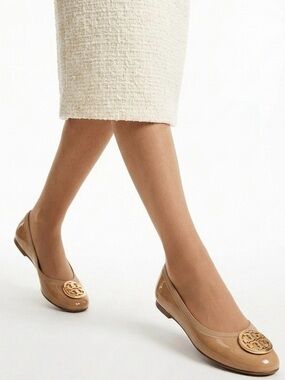 Tory Burch Caroline Patent Leather Ballet Flats Nude Tan Gold Medallion 6.5